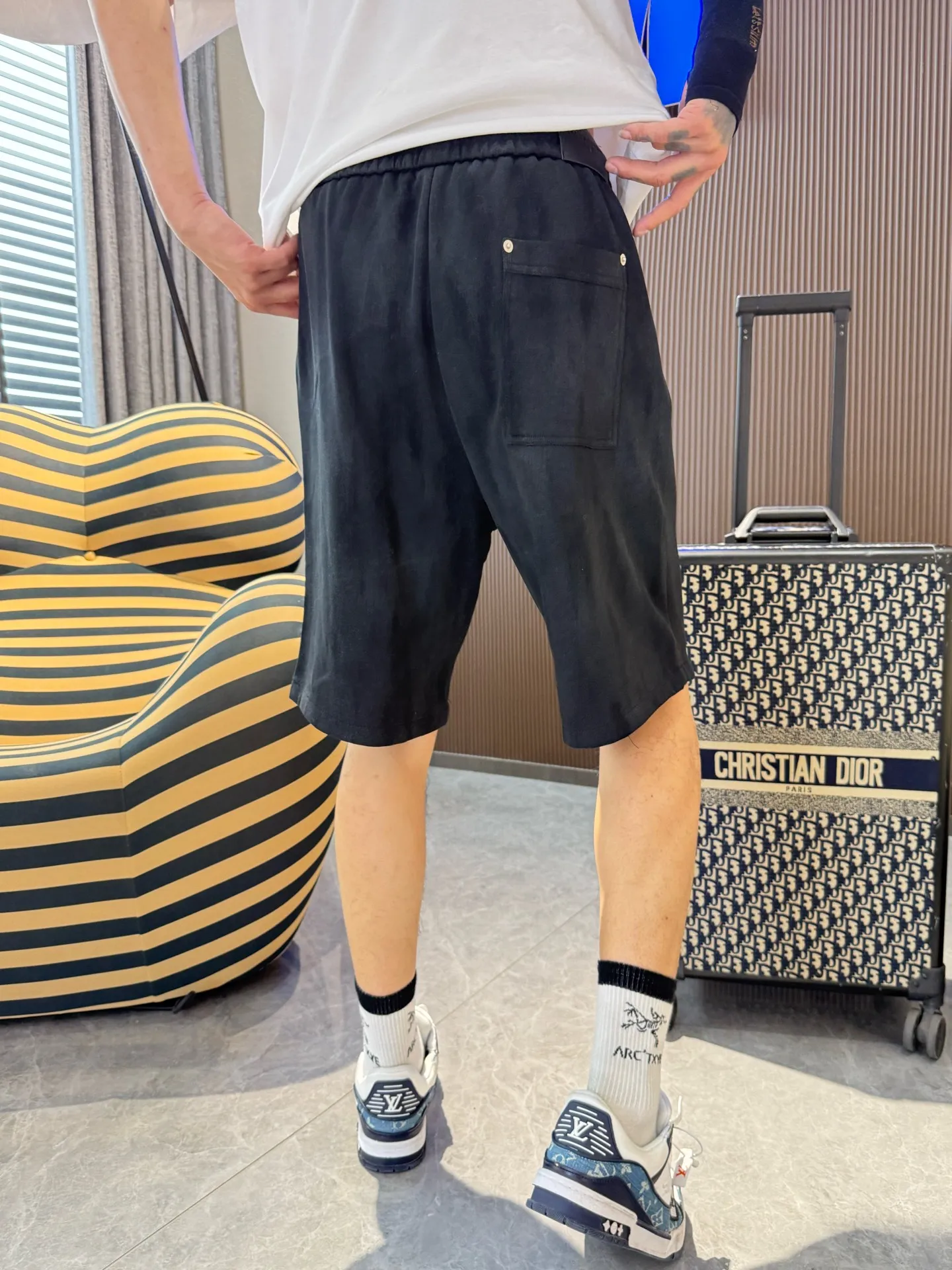 Balenciaga's three-standard complete 2026 summer New Arrival men's casual shorts, advanced custom-made Breathable fabric, Breathable fabric, extremely stretchy and comfortable, impeccable details, top-grade accessories, original logo design concept, delicate and soft feel! The upper body fit is awesome! Size: M-XXXL Please state your height and weight when ordering
